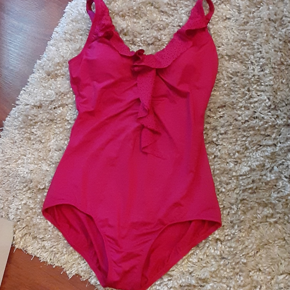 Jantzen raspberry one piece swimsuit built in bra stretch ruched ruffle Sm EUC …